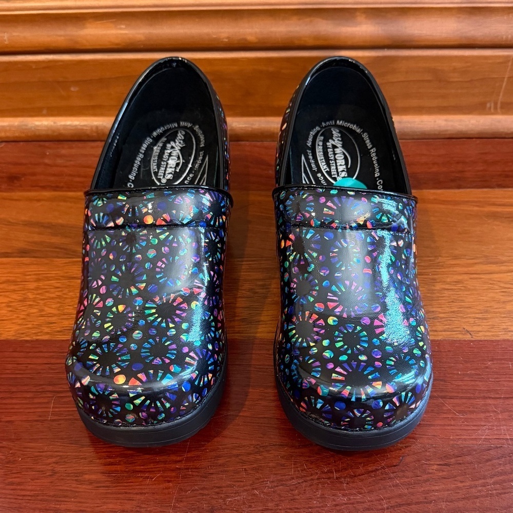 NWOT Easy Works Slip Resistant black with rainbow medical Size 7 1/2 WW